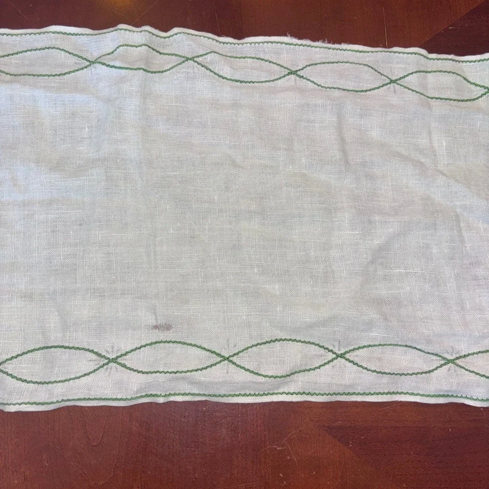 Vintage | Handmade Linen Table Runner | Green Embroidered Chain Link 41x12.5‎